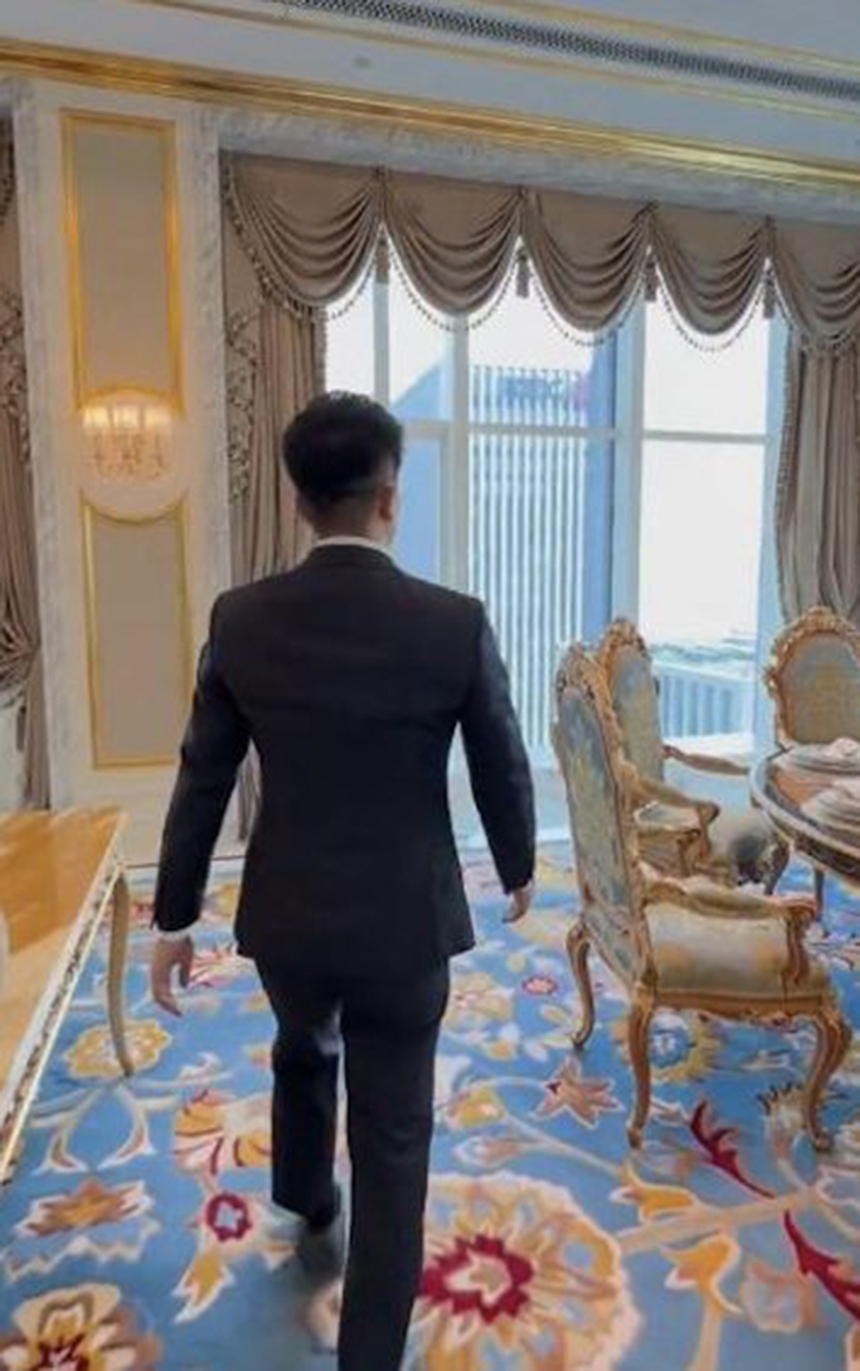 Biệt thự sang trọng rộng 4.500 m2 của Thành Long với các điểm nhấn bằng vàng 18K và sân bay trực thăng - Ảnh 2.