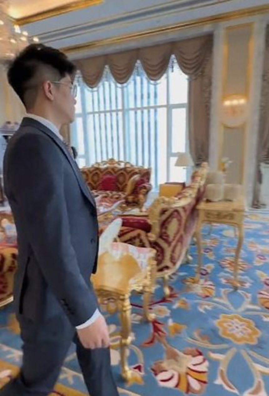 Biệt thự sang trọng rộng 4.500 m2 của Thành Long với các điểm nhấn bằng vàng 18K và sân bay trực thăng - Ảnh 3.