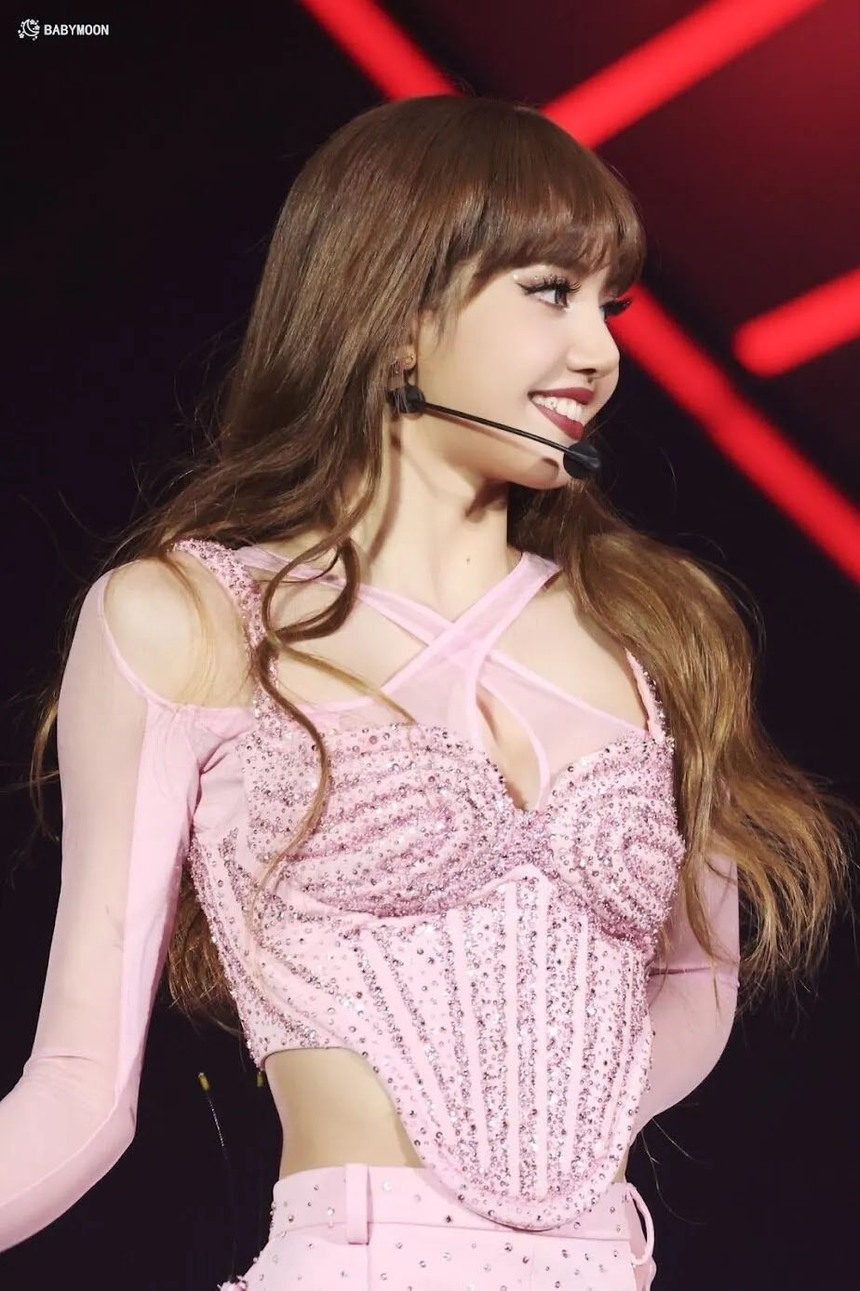 Lisa Blackpink ra mắt hình xăm mới tại sự kiện BVLGARI - Củng cố vị thế với tư cách là CEO của LLOUD - Ảnh 3.