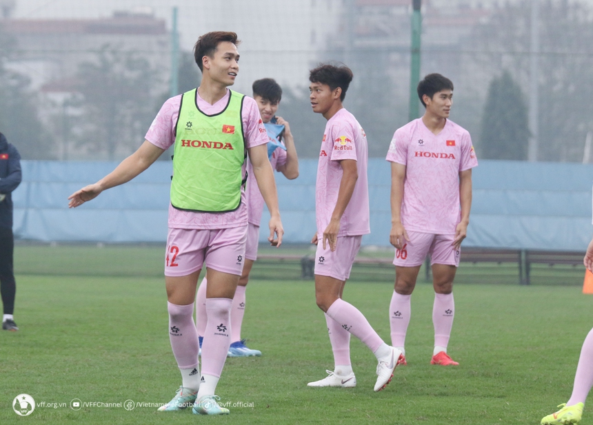 HLV Troussier dùng ‘chiêu lạ’ cho đội tuyển Việt Nam trước ngày đấu Indonesia - Ảnh 2.