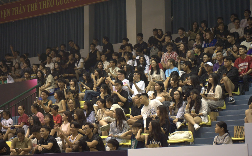 CĐV trái bóng cam "bùng nổ" với Saigon Proam Basketball Cup 2024  - Ảnh 2.