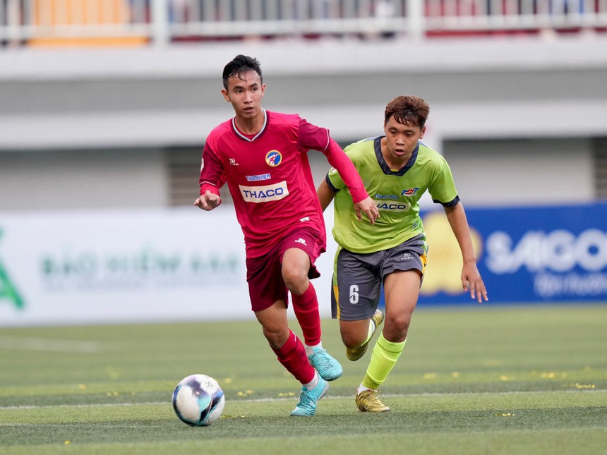 Văn Lâm khiến CĐV phát "sốt" ở giải bóng đá Thanh Niên sinh viên Việt Nam 2024 - Ảnh 4.