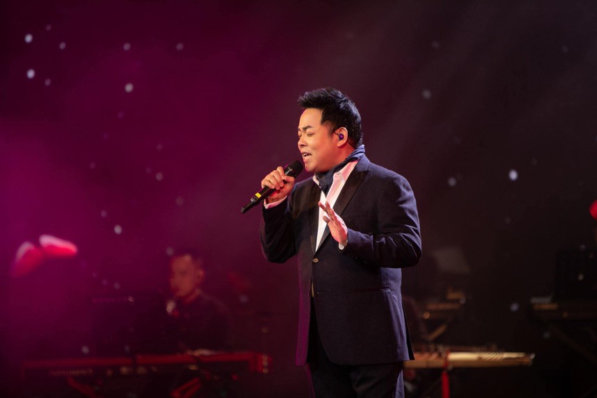 Quang Lê “kể những chuyện tình” suốt 4 tiếng cùng khán giả ở liveshow ở Hà Nội - Ảnh 1.