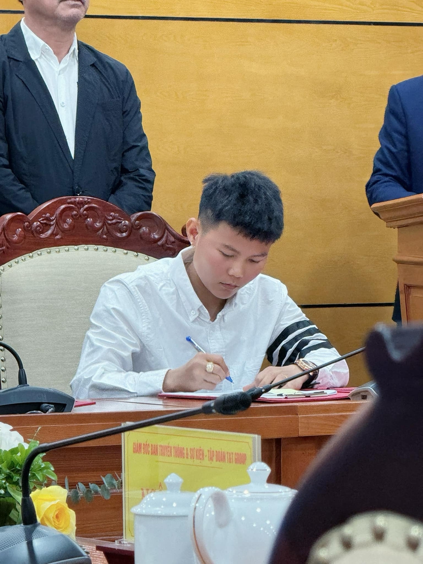 Cầu thủ ghi ‘bàn thắng vàng’ đưa ĐT Việt Nam dự World Cup viết tâm thư về người cha đã khuất khi có bến đỗ mới - Ảnh 2.