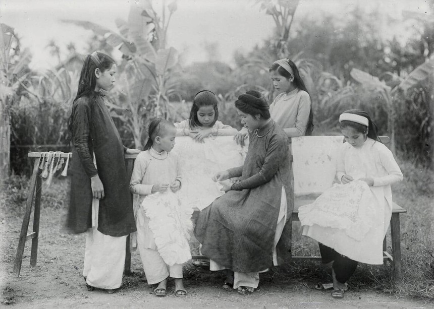 Ảnh = Ký ức = Lịch sử (kỳ 95): Nghề thêu và phố thợ thêu ở Hà Nội - Ảnh 19.