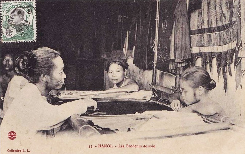 Ảnh = Ký ức = Lịch sử (kỳ 95): Nghề thêu và phố thợ thêu ở Hà Nội - Ảnh 9.