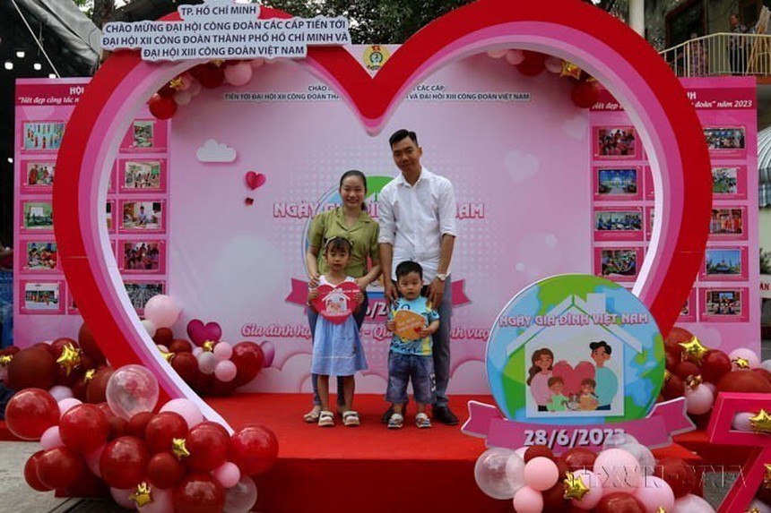 Ngày Quốc tế Hạnh phúc 20/3: Gia đình hạnh phúc là nền tảng của quốc gia hạnh phúc - Ảnh 4. Ngày Quốc tế Hạnh phúc 20/3: Gia đình hạnh phúc là nền tảng của quốc gia hạnh phúc - Ảnh 4.