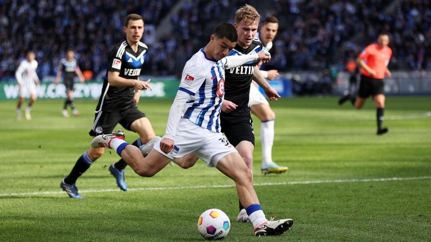 Cầu thủ Việt kiều có giá hơn 200 tỷ cùng đội nhà thắng 5-2 trước CLB cũ của Oezil và Neuer - Ảnh 2.