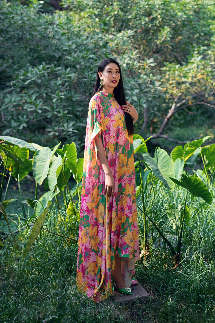 Hoa Hậu Hà Kiều Anh khoe sắc cùng các họa tiết xuân hè của VuNgoc&Son - Ảnh 1.