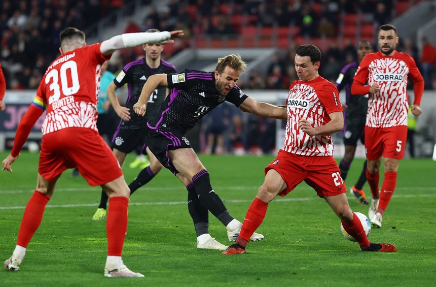 Bayern Munich vẫn chưa hết khủng hoảng, mất điểm ngay trong ngày lập cột mốc mới ở Bundesliga - Ảnh 2.