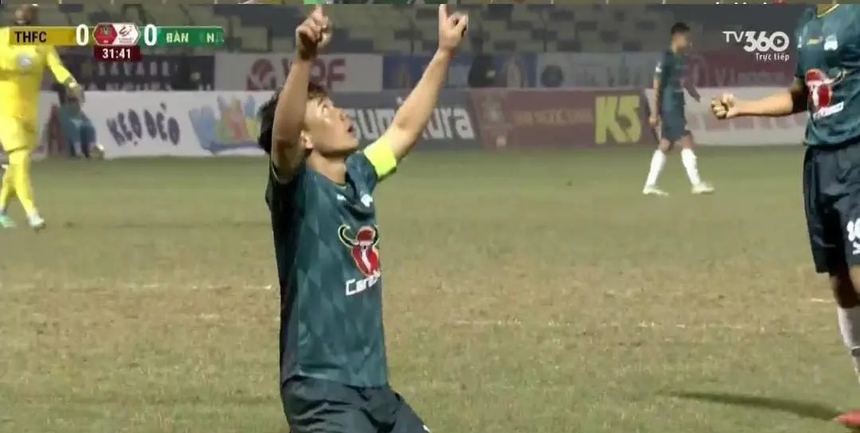 Đang dẫn dắt CANH, HLV Kiatisuk vẫn gửi thông điệp sau chiến thắng của HAGL, khiến tuyển thủ Việt Nam xúc động - Ảnh 3. Đang dẫn dắt CANH, HLV Kiatisuk vẫn gửi thông điệp sau chiến thắng của HAGL, khiến tuyển thủ Việt Nam xúc động - Ảnh 3.