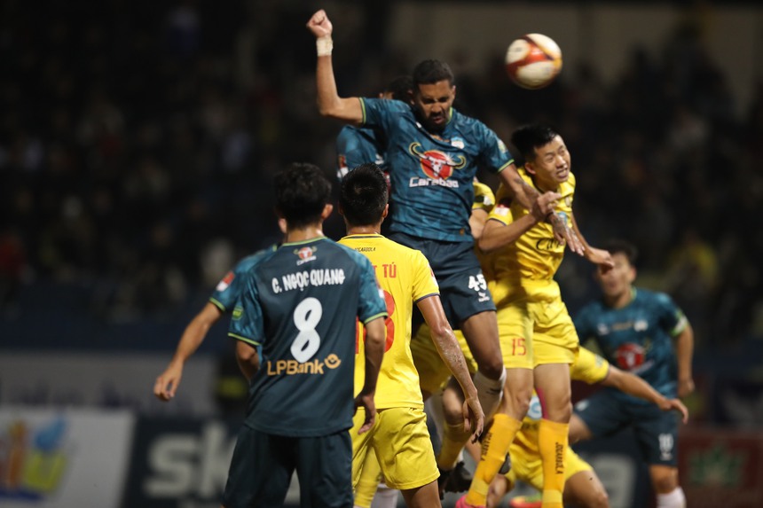 Để trụ hạng, HAGL phải thực dụng thay vì đá đẹp với HLV Vũ Tiến Thành - Ảnh 2.