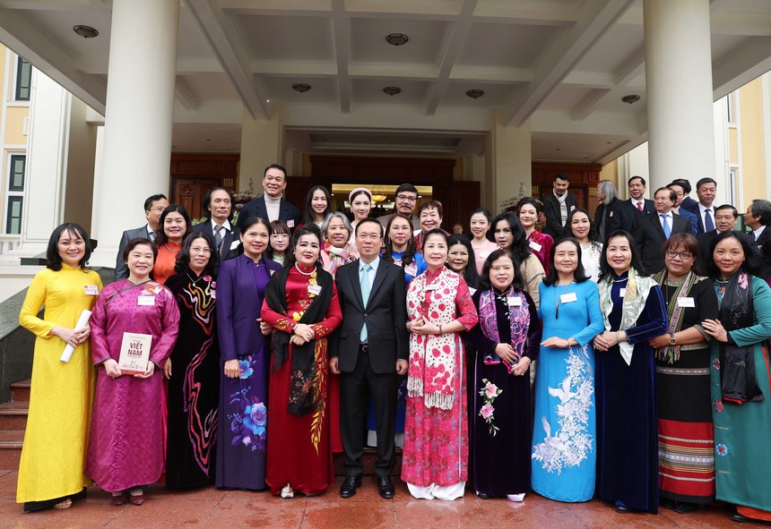 Văn nghệ sỹ là nguồn lực quan trọng, tạo nên sức mạnh của mỗi quốc gia - Ảnh 4. Văn nghệ sỹ là nguồn lực quan trọng, tạo nên sức mạnh của mỗi quốc gia - Ảnh 4.