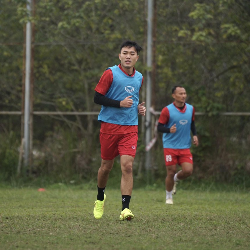 Tin nóng bóng đá Việt 2/3: CLB Thanh Hóa phàn nàn về trọng tài Ngô Duy Lân, Xuân Trường có bến đỗ mới - Ảnh 3. Tin nóng bóng đá Việt 2/3: CLB Thanh Hóa phàn nàn về trọng tài Ngô Duy Lân, Xuân Trường có bến đỗ mới - Ảnh 3.