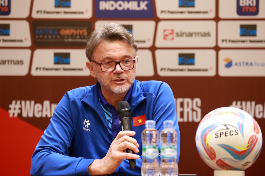 CĐV rộn ràng tới sân Mỹ Đình, nhắn nhủ điều đặc biệt tới HLV Troussier - Ảnh 5. CĐV rộn ràng tới sân Mỹ Đình, nhắn nhủ điều đặc biệt tới HLV Troussier - Ảnh 5.