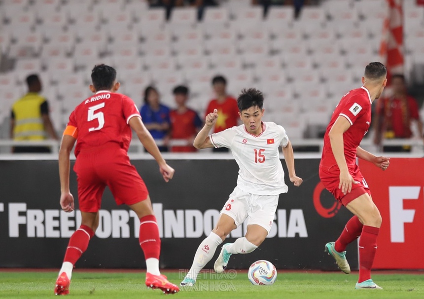 Minh Trọng mắc lỗi tai hại, ĐT Việt Nam nhận kết cục đáng tiếc trên sân của Indonesia - Ảnh 14.
