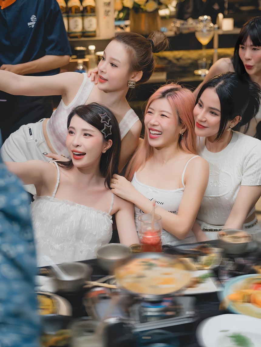 'Chị đẹp đạp gió rẽ sóng' thông báo lập nhóm nhạc, danh tính thành viên gây tò mò - Ảnh 2.