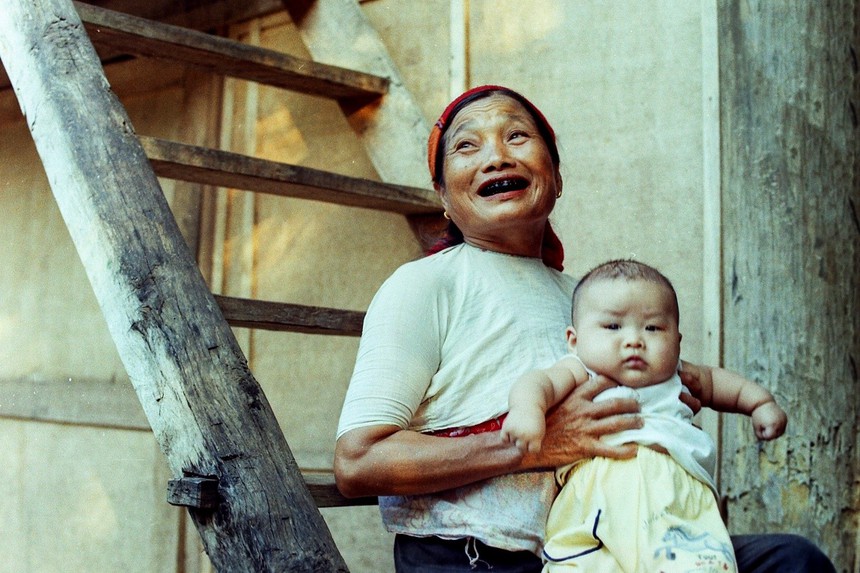 Cuộc đời sau ống kính: Bà mế Mai Châu - Ảnh 1. Cuộc đời sau ống kính: Bà mế Mai Châu - Ảnh 1.