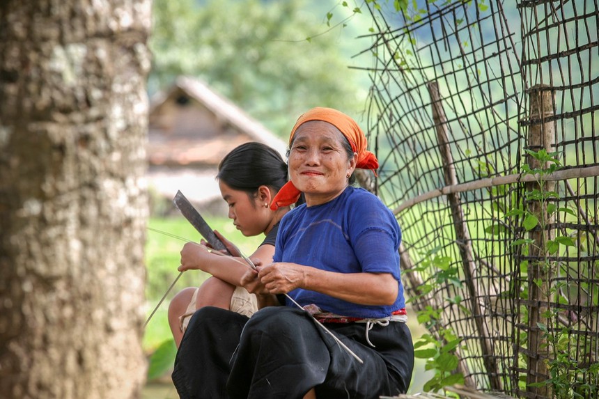 Cuộc đời sau ống kính: Bà mế Mai Châu - Ảnh 2. Cuộc đời sau ống kính: Bà mế Mai Châu - Ảnh 2.