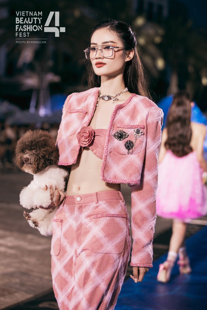 Hoa hậu Huỳnh Thị Thanh Thủy, Huỳnh Trần Ý Nhi dự thi quốc tế - Ảnh 9. Hoa hậu Huỳnh Thị Thanh Thủy, Huỳnh Trần Ý Nhi dự thi quốc tế - Ảnh 9.