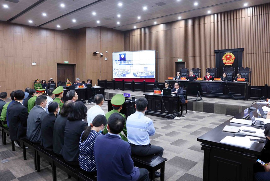 Xét xử vụ án Tân Hoàng Minh: Viện Kiểm sát điều chỉnh giảm nhẹ mức án đề nghị cho 15 bị cáo - Ảnh 2.