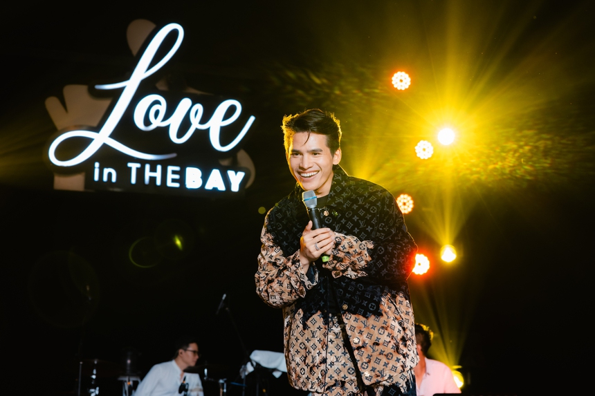 Quốc Thiên 'mở màn' cho một mùa hè sôi động trên sân khấu nổi của vịnh Hạ Long - Ảnh 1. Quốc Thiên 'mở màn' cho một mùa hè sôi động trên sân khấu nổi của vịnh Hạ Long - Ảnh 1.