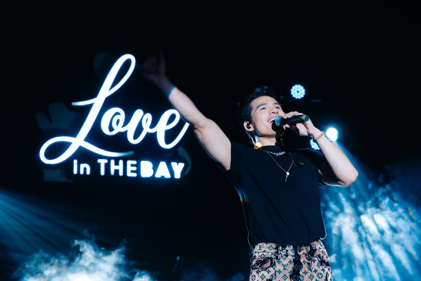 Quốc Thiên 'mở màn' cho một mùa hè sôi động trên sân khấu nổi của vịnh Hạ Long - Ảnh 3. Quốc Thiên 'mở màn' cho một mùa hè sôi động trên sân khấu nổi của vịnh Hạ Long - Ảnh 3.