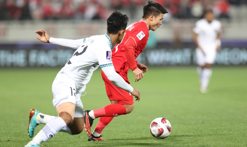 HLV Troussier cần “con bài tẩy” Quang Hải - Ảnh 1. HLV Troussier cần “con bài tẩy” Quang Hải - Ảnh 1.