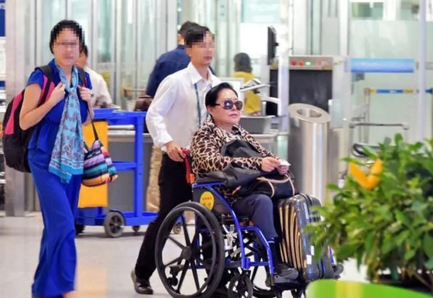 Tư Cầm Cao Oa: Một Võ Tắc Thiên uy nghi trên màn ảnh, ngoài đời nếm đủ cay đắng - Ảnh 5. Tư Cầm Cao Oa: Một Võ Tắc Thiên uy nghi trên màn ảnh, ngoài đời nếm đủ cay đắng - Ảnh 5.