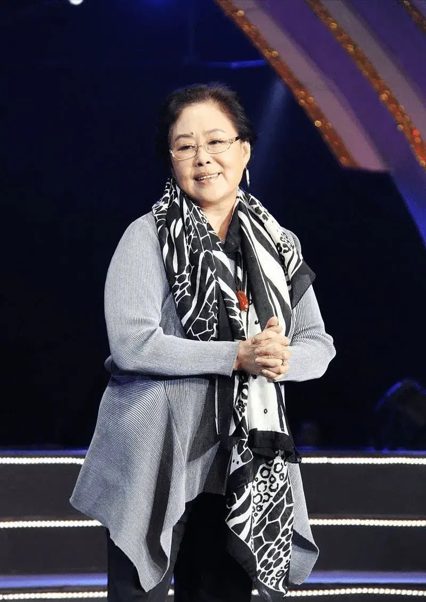 Tư Cầm Cao Oa: Một Võ Tắc Thiên uy nghi trên màn ảnh, ngoài đời nếm đủ cay đắng - Ảnh 9. Tư Cầm Cao Oa: Một Võ Tắc Thiên uy nghi trên màn ảnh, ngoài đời nếm đủ cay đắng - Ảnh 9.