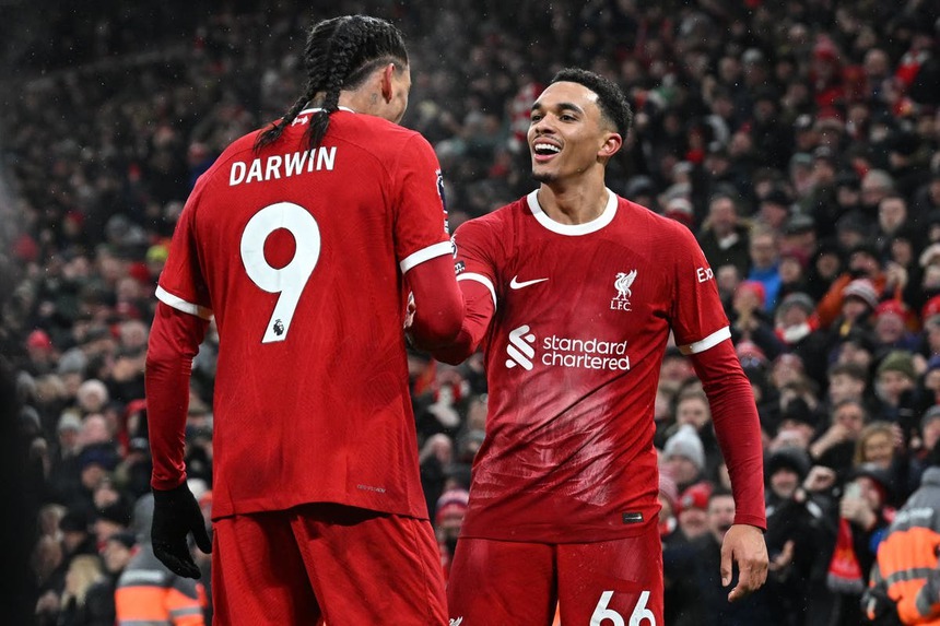 Hiểm nguy rình rập Liverpool trong cuộc đua vô địch - Ảnh 1. Hiểm nguy rình rập Liverpool trong cuộc đua vô địch - Ảnh 1.