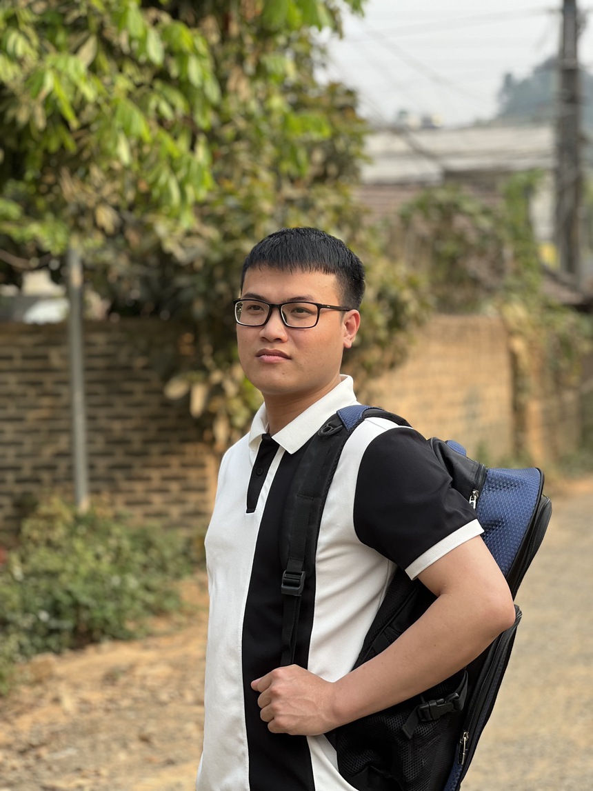 Nhà văn Phan Đức Lộc: 'Trái tim tôi vừa mọc một cây ban' - Ảnh 2.