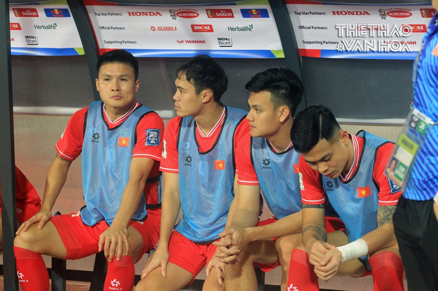 Tin nóng bóng đá Việt 27/3: HLV Troussier được hỗ trợ 3 tháng lương, Văn Toàn tiết lộ cảm xúc Quang Hải - Ảnh 3.