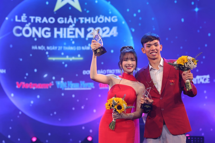 Bức tranh âm nhạc đêm trao giải Cống hiến: Thăng hoa và sâu lắng - Ảnh 1. Bức tranh âm nhạc đêm trao giải Cống hiến: Thăng hoa và sâu lắng - Ảnh 1.