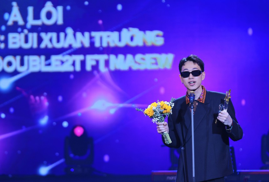 Nhìn lại Giải Cống hiến 2024: Cú 'double' của Doube2T và Đen - Ảnh 2. Nhìn lại Giải Cống hiến 2024: Cú 'double' của Doube2T và Đen - Ảnh 2.