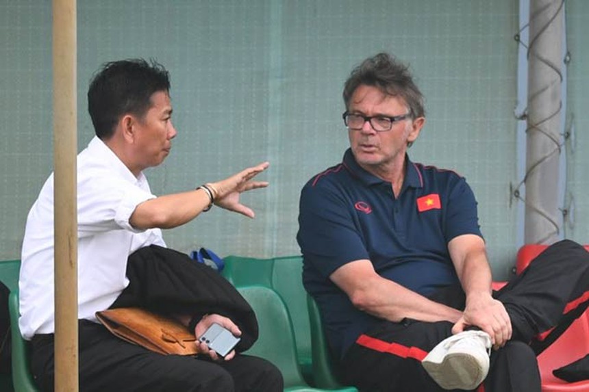 Tin nóng thể thao tối 29/3: Tân HLV U23 Việt Nam thừa nhận giống Troussier, Hóa chất Đức Giang gặp 'biến' trước thềm Cúp Hùng Vương - Ảnh 2. Tin nóng thể thao tối 29/3: Tân HLV U23 Việt Nam thừa nhận giống Troussier, Hóa chất Đức Giang gặp 'biến' trước thềm Cúp Hùng Vương - Ảnh 2.