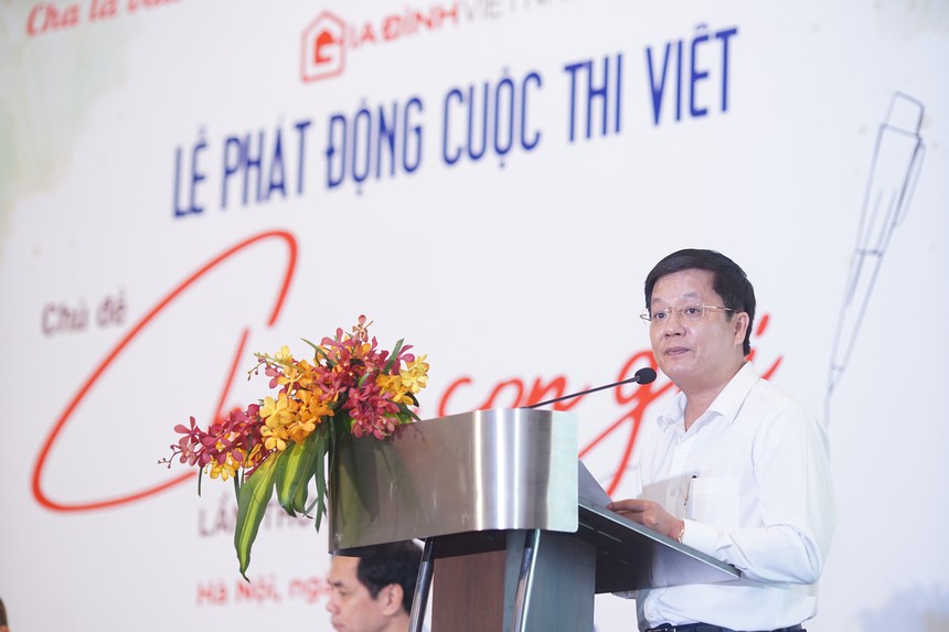 Phát động cuộc thi viết chủ đề "Cha và con gái" lần thứ 2 năm 2024 - Ảnh 1. Phát động cuộc thi viết chủ đề "Cha và con gái" lần thứ 2 năm 2024 - Ảnh 1.