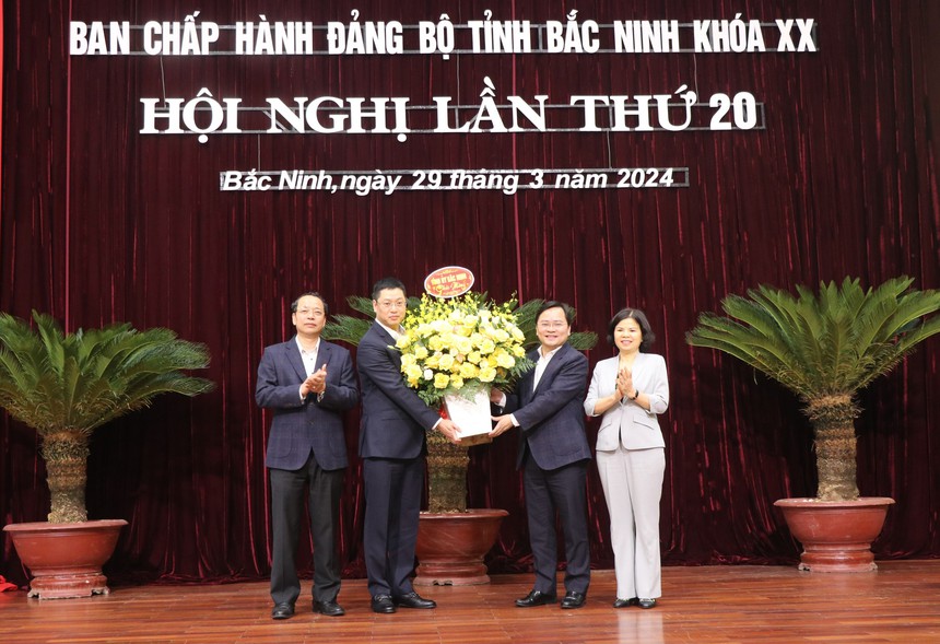 Công bố Quyết định của Ban Bí thư về công tác cán bộ tại Bắc Ninh - Ảnh 2. Công bố Quyết định của Ban Bí thư về công tác cán bộ tại Bắc Ninh - Ảnh 2.