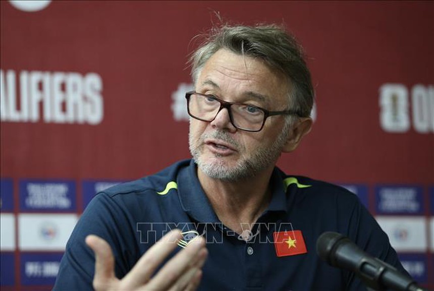 Báo Nhật khẳng định HLV Troussier trả giá vì quá trọng dụng cầu thủ trẻ, báo Pháp viết ‘Phù thủy trắng’ gây thất vọng lớn - Ảnh 2. Báo Nhật khẳng định HLV Troussier trả giá vì quá trọng dụng cầu thủ trẻ, báo Pháp viết ‘Phù thủy trắng’ gây thất vọng lớn - Ảnh 2.