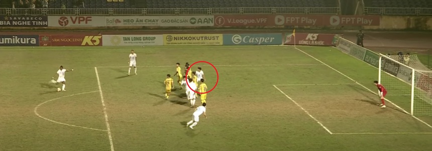 Tin nóng bóng đá Việt 5/3: Báo Indonesia nhắc tới Quang Hải, cầu thủ CAHN áp lực vì nhận tiền lót tay - Ảnh 2.