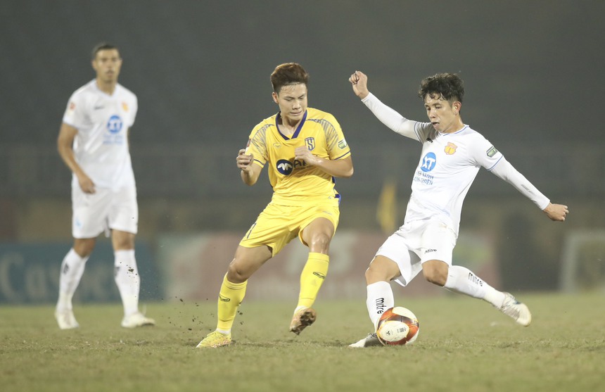 Tin nóng bóng đá Việt 4/3: HLV Kiatisuk nói về tuyển thủ Việt Nam, Đình Bắc lên tiếng sau án phạt kỷ luật - Ảnh 5.