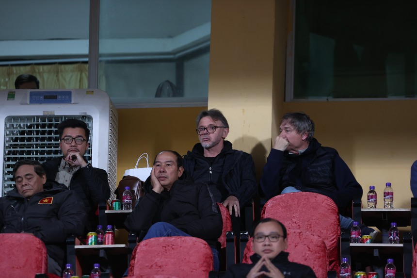 V-League trong mắt HLV Troussier - Ảnh 1.