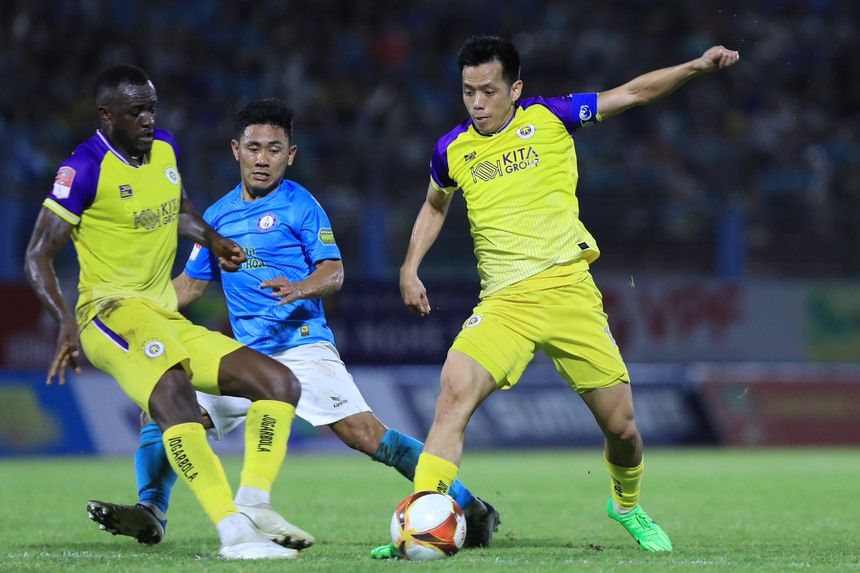 Bóng lăn trong tuần: Hà Nội “chấp Tây” vẫn có 3 điểm bỏ túi - Ảnh 1.