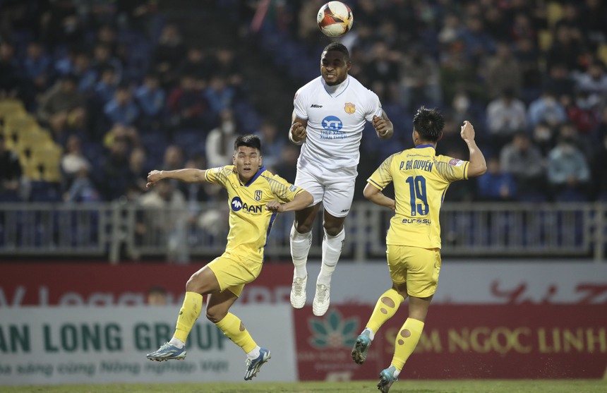 Nam Định vừa hay lại may nắm, đủ sức vô địch V-League 2023/24 - Ảnh 1.