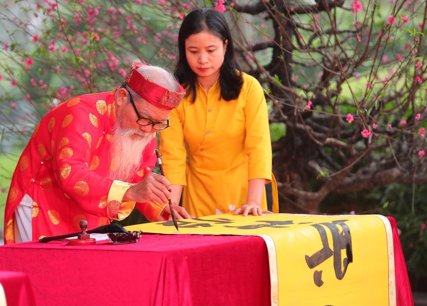 Ngẫm ngợi Cuối tuần: 'Chữ còn, người ngọc đã đi xa' - Ảnh 1. Ngẫm ngợi Cuối tuần: 'Chữ còn, người ngọc đã đi xa' - Ảnh 1.