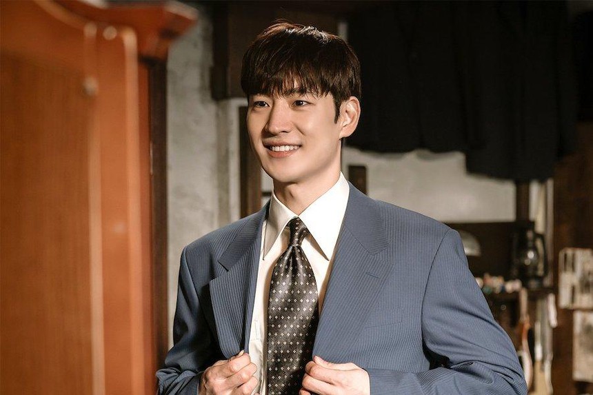 Mỹ nam Lee Je Hoon tái xuất với ‘Chief Detective 1958’ - Ảnh 4.
