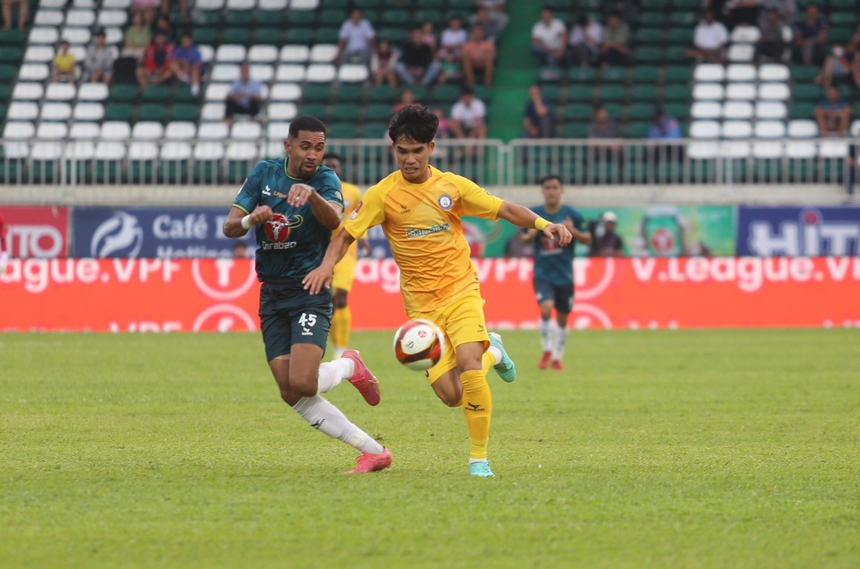 HLV Vũ Tiến Thành: “Nếu có VAR, chúng tôi đã thắng” - Ảnh 1.