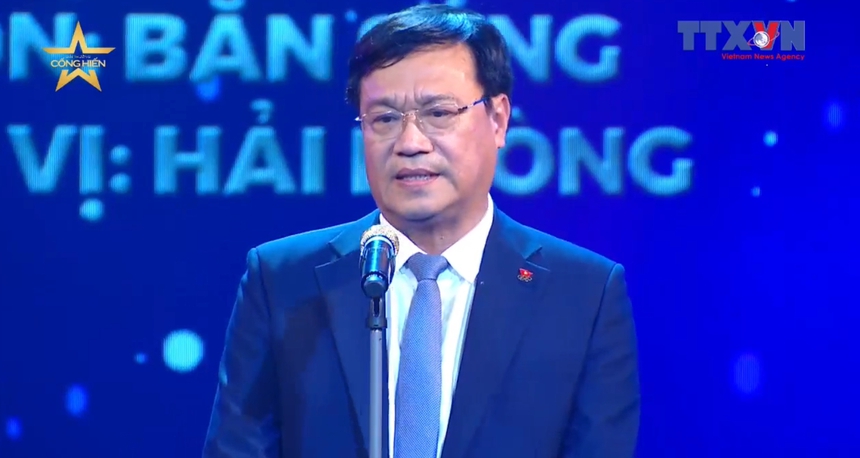 Kinh ngạc Nguyễn Thị Thật một năm đạp nhiều vòng trái đất, 'Rái cá' Huy Hoàng bơi liên tục từ Cà Mau ra Móng Cái - Ảnh 2.