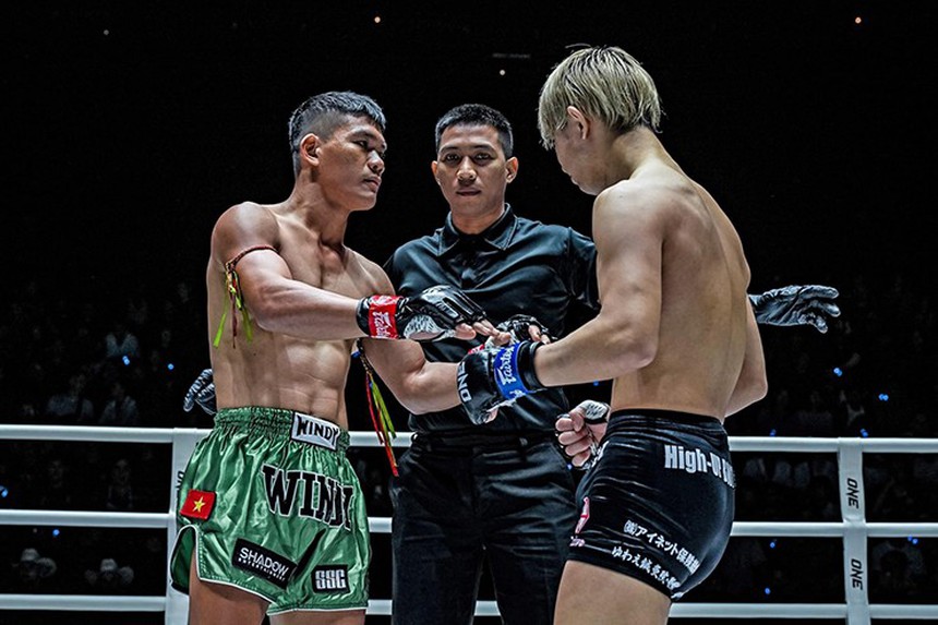 Tin nóng thể thao tối 30/3: Tay đấm Việt Nam hạ knock-out võ sĩ Muay Nhật Bản được thưởng nóng 246 triệu từ 'ông trùm' Thái Lan - Ảnh 2.