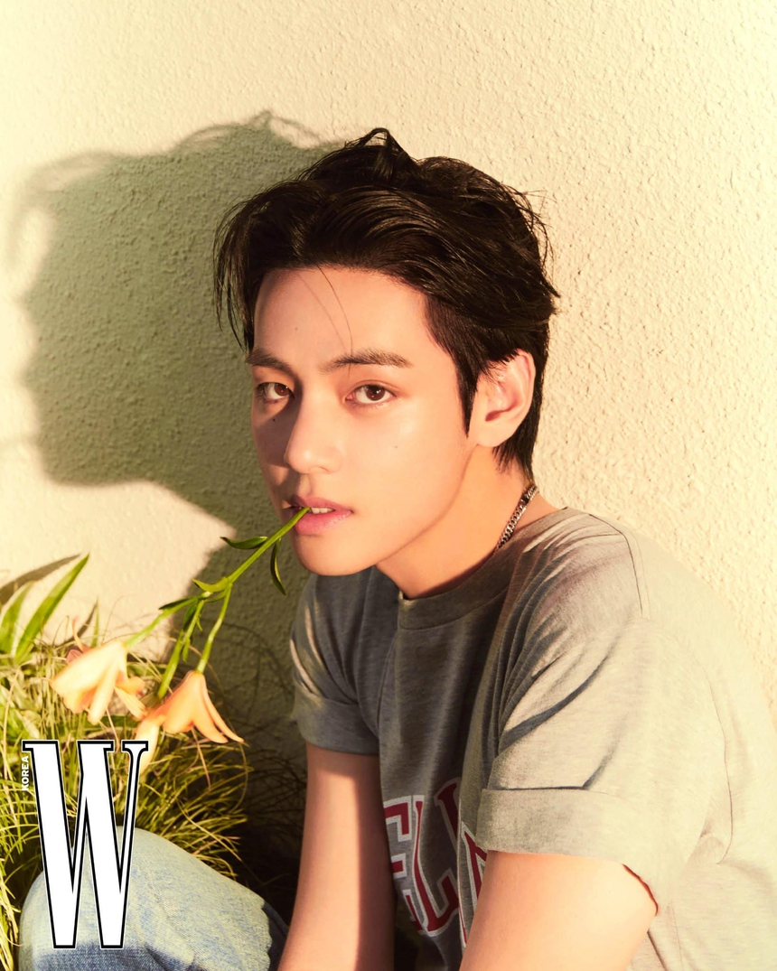 V BTS sắp tung ca khúc mới, Jennie Blackpink cũng hé lộ sản phẩm âm nhạc riêng - Ảnh 1. V BTS sắp tung ca khúc mới, Jennie Blackpink cũng hé lộ sản phẩm âm nhạc riêng - Ảnh 1.